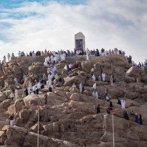 Muslimisches Team in Deutschland hinter der Plattform IslamiCheck | Verbindung zu verifizierten Anbietern | Pilger auf dem Berg Arafat bei Mekka
